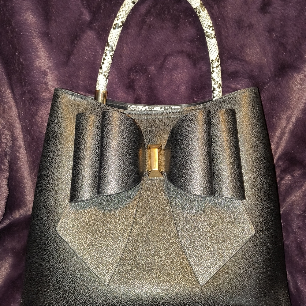 Crossi Black Lg 3D Bow Tie Purse w/Snakeskin Strap/Handle